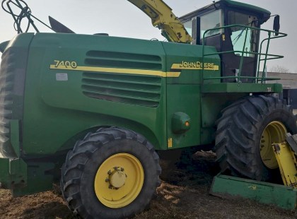 Комбайн специальный JOHN DEERE 7400