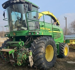 Комбайн специальный JOHN DEERE 7400