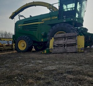 Комбайн специальный JOHN DEERE 7400